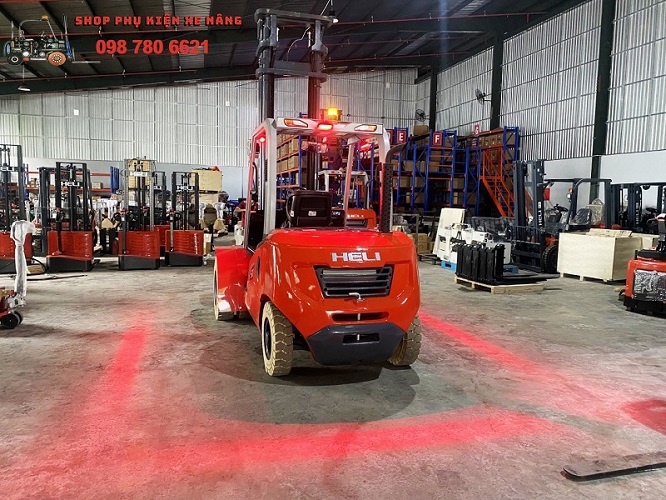 RED-Zone-Warning-Light-LED-Forklit-in-Viet-Nam
